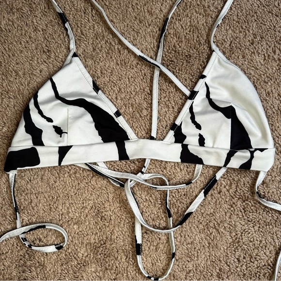 LIKE NEW Zebra Lace-Up Bralette - Picture 3 of 5